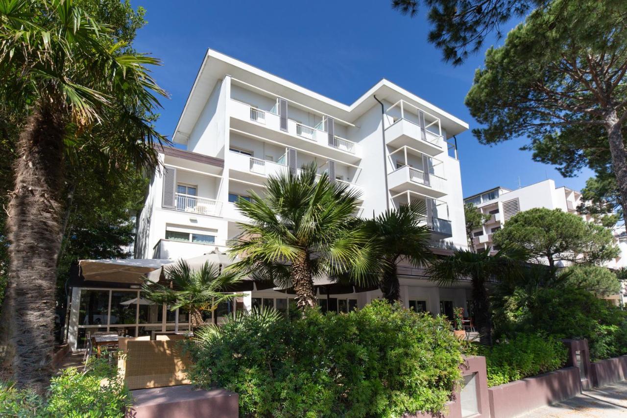 Hotel Parco Milano Marittima Bagian luar foto